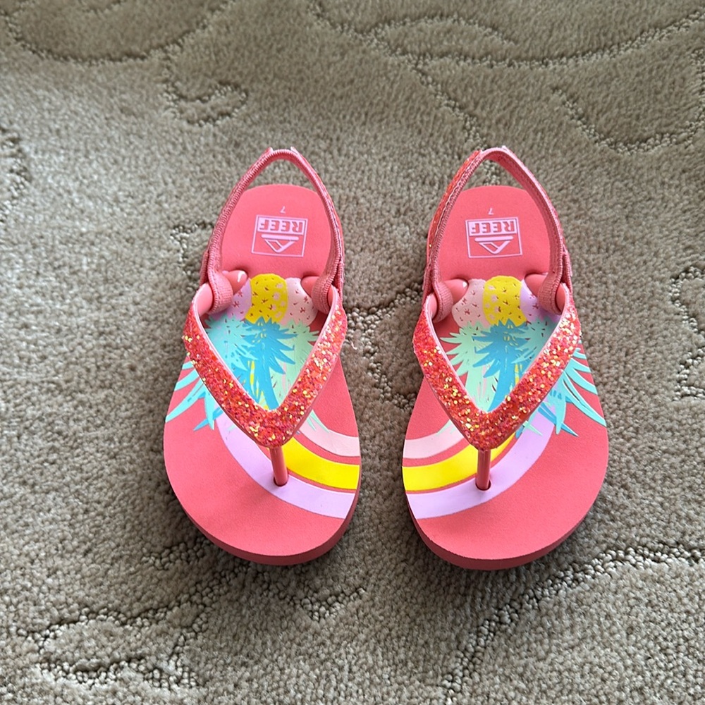 REEF SIZE 7 new without tags flip flops